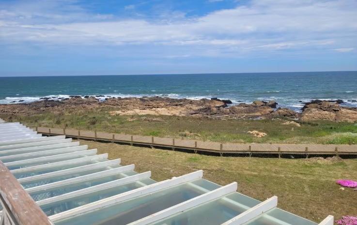 Excelente Penthouse reciclado primera linea frente al mar en Montoya